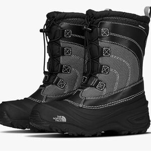 The North Face Black and Gray Winter Boots. Size 1 Kids.